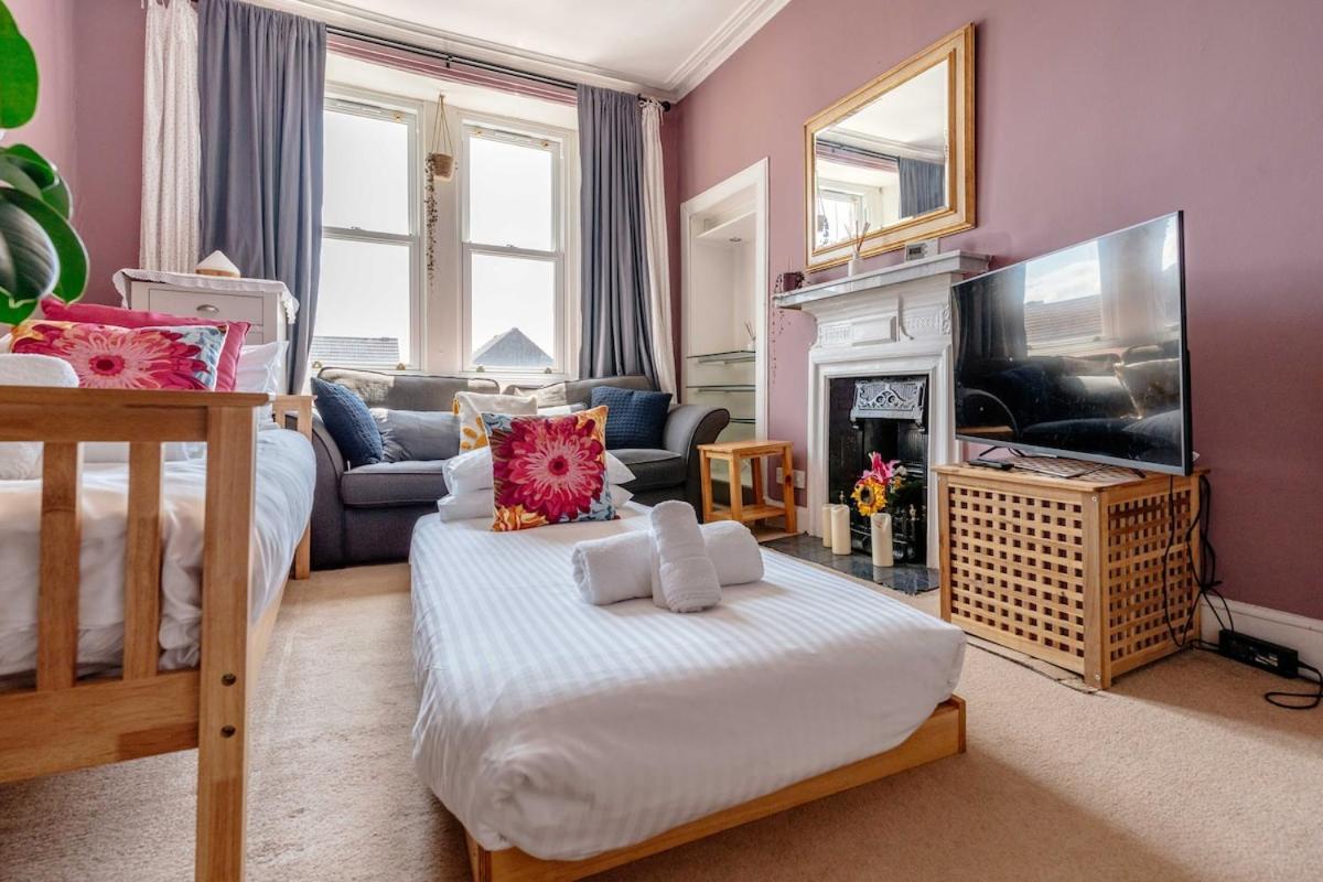 Coastal 1 Bed Steps To Free Park Apartment